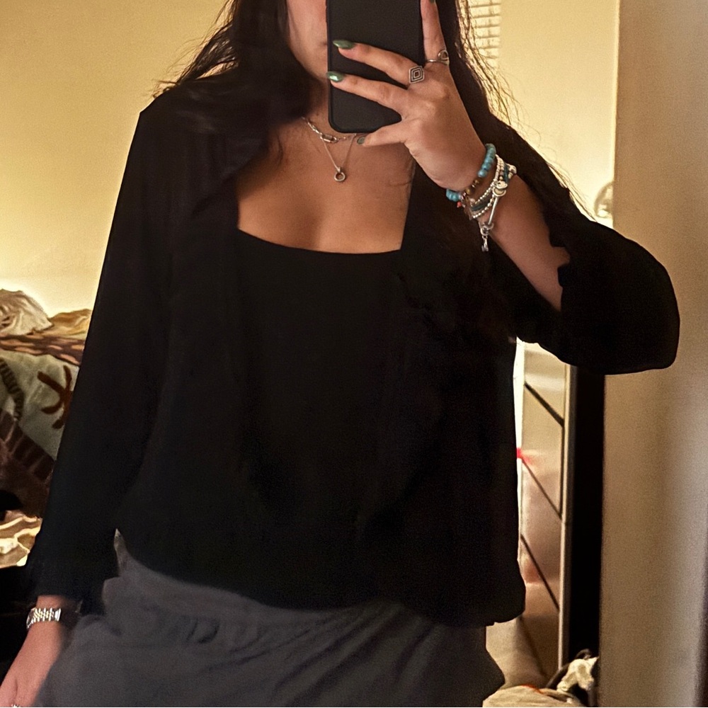 Chic Black Ruffled Cardigan - Picture 2 of 3